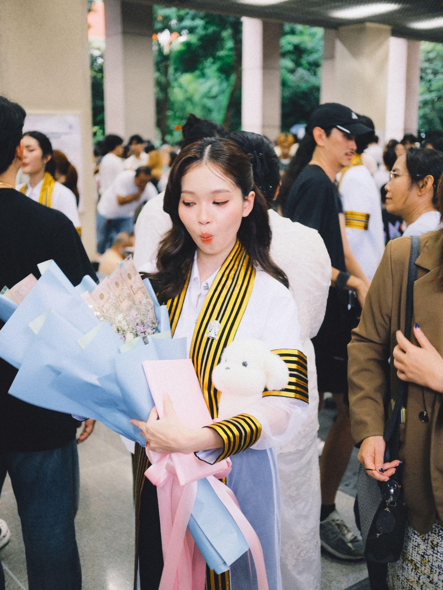ผลงานรับปริญญา จุฬาลงกรณ์มหาวิทยาลัย โดย riz ภาพที่ 3
