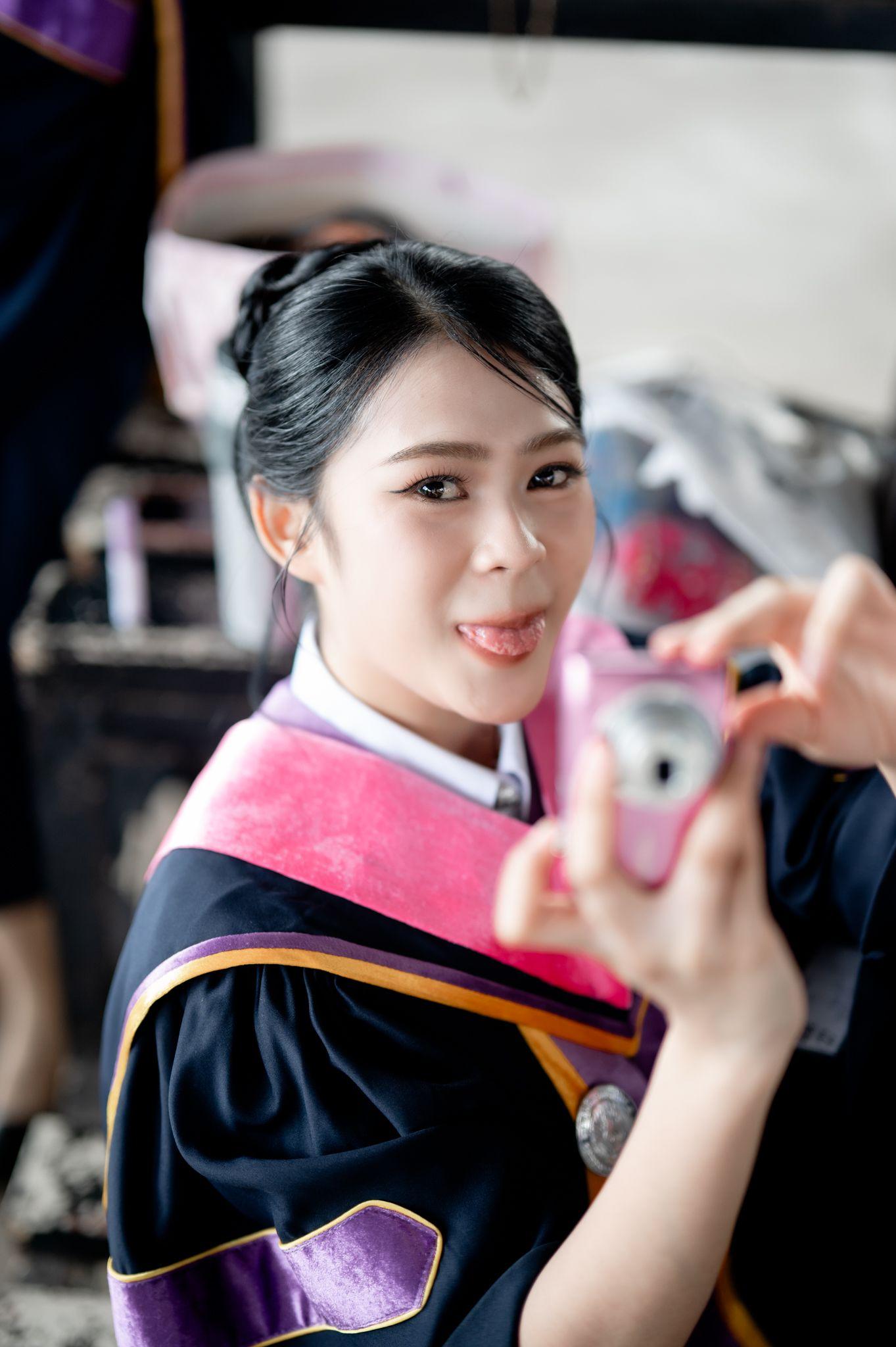 ผลงานรับปริญญา มหาวิทยาลัยราชภัฏบุรีรัมย์ โดย SWK.Photography ภาพที่ 1