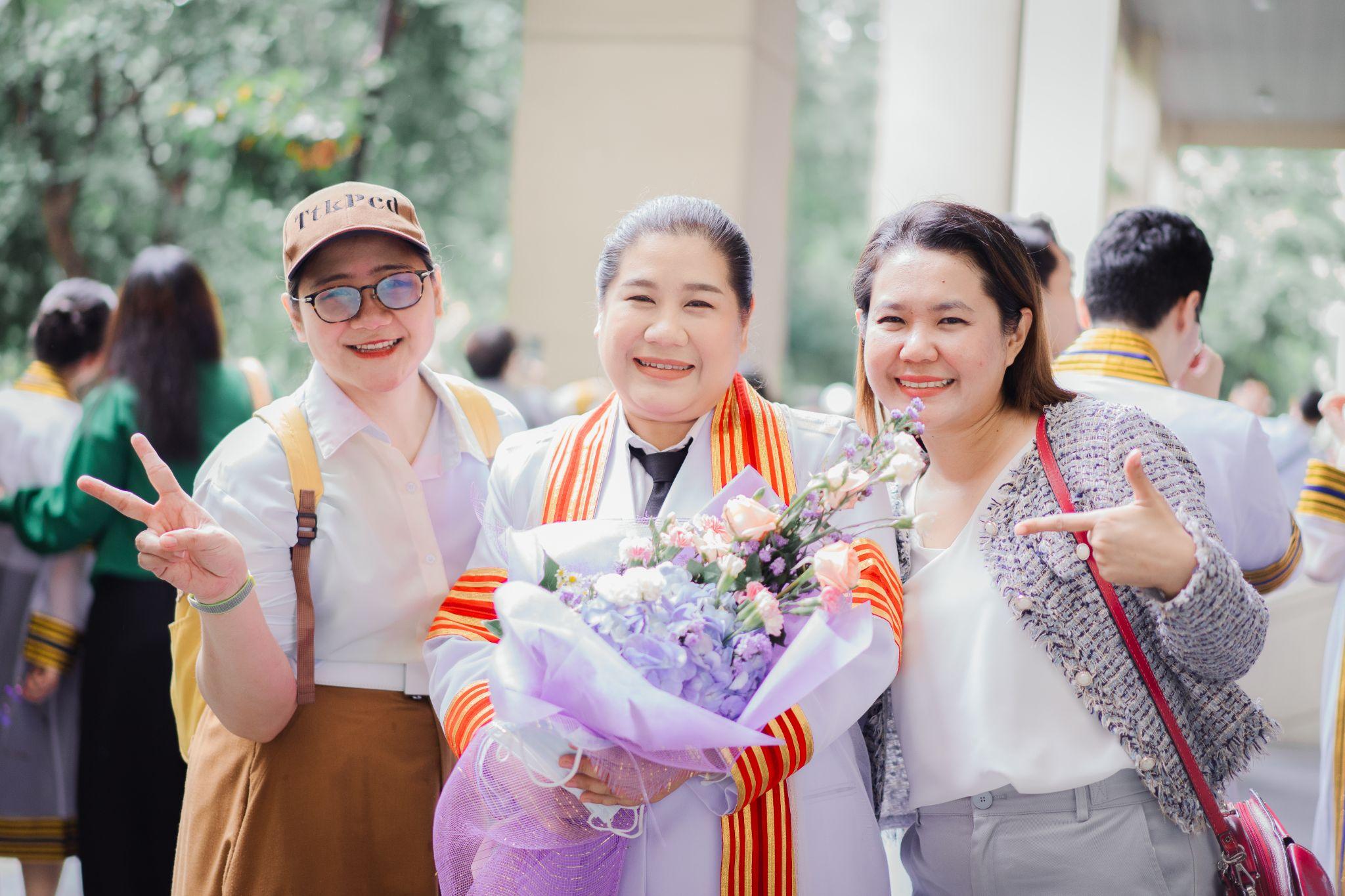 ผลงานรับปริญญา จุฬาลงกรณ์มหาวิทยาลัย โดย TaBenzFoTo ภาพที่ 5