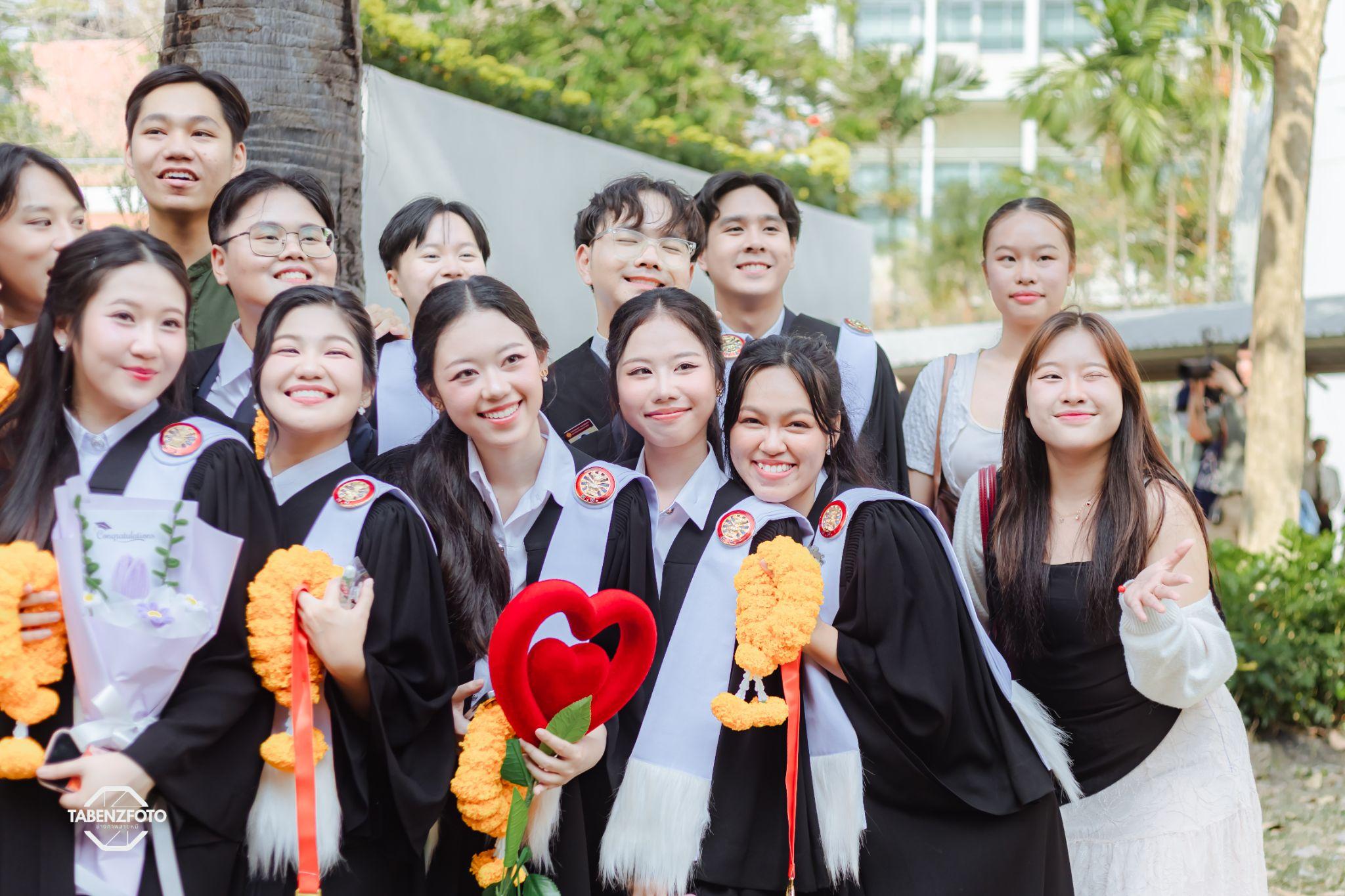 ผลงานรับปริญญา มหาวิทยาลัยธรรมศาสตร์ โดย TaBenzFoTo ภาพที่ 18
