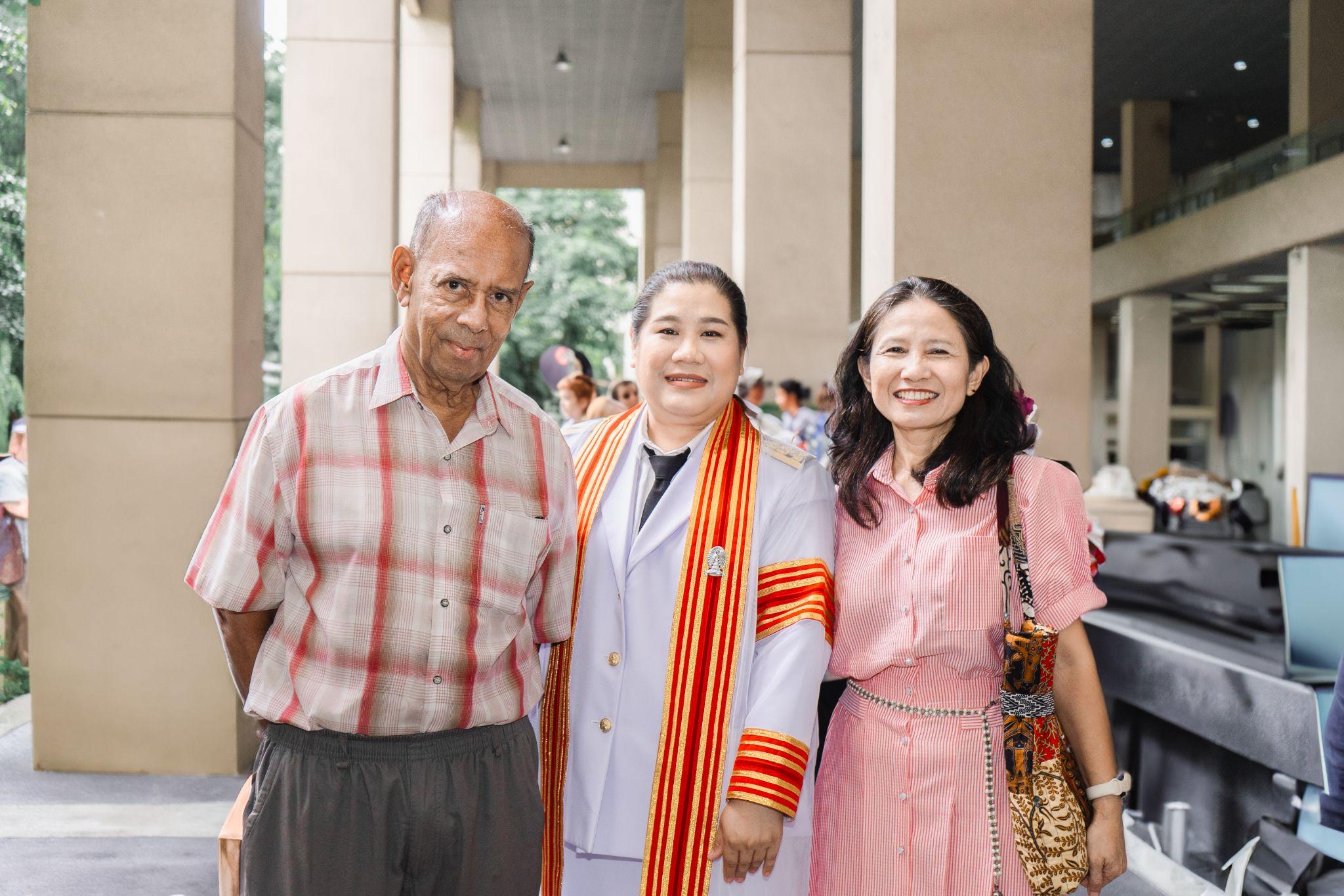 ผลงานรับปริญญา จุฬาลงกรณ์มหาวิทยาลัย โดย TaBenzFoTo ภาพที่ 4