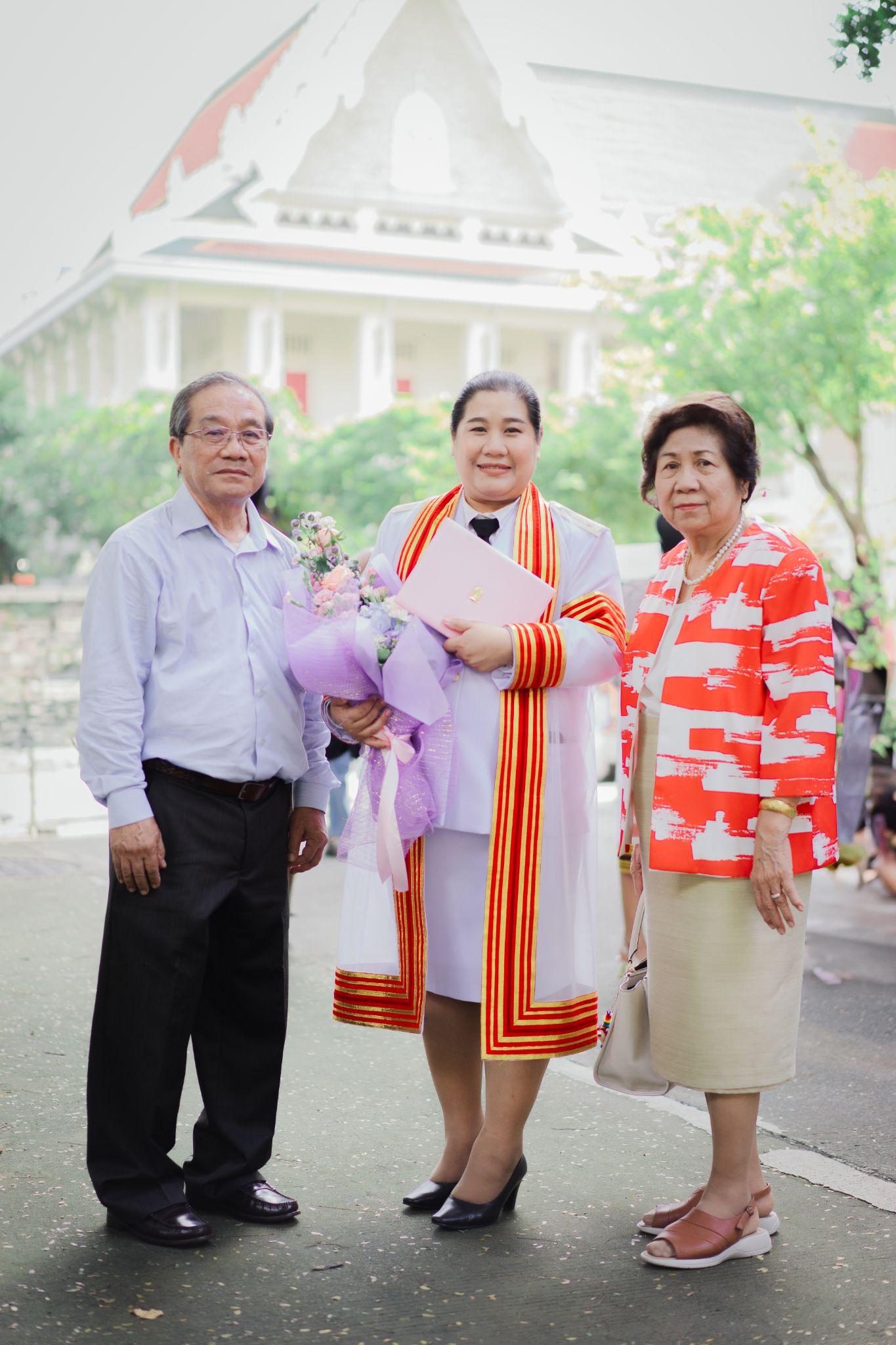 ผลงานรับปริญญา จุฬาลงกรณ์มหาวิทยาลัย โดย TaBenzFoTo ภาพที่ 11