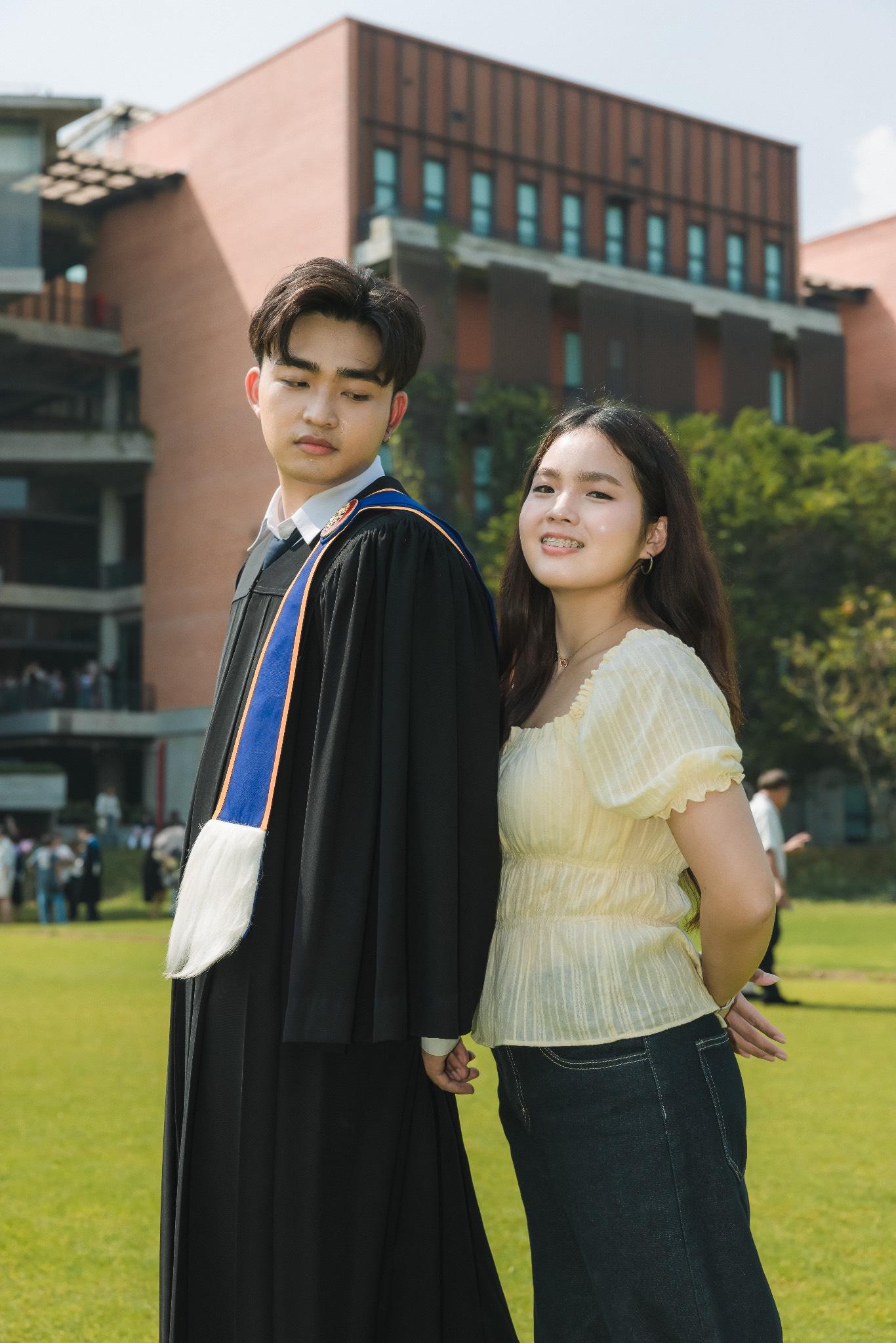 ผลงานรับปริญญา มหาวิทยาลัยธรรมศาสตร์ โดย Castas Fames ภาพที่ 7