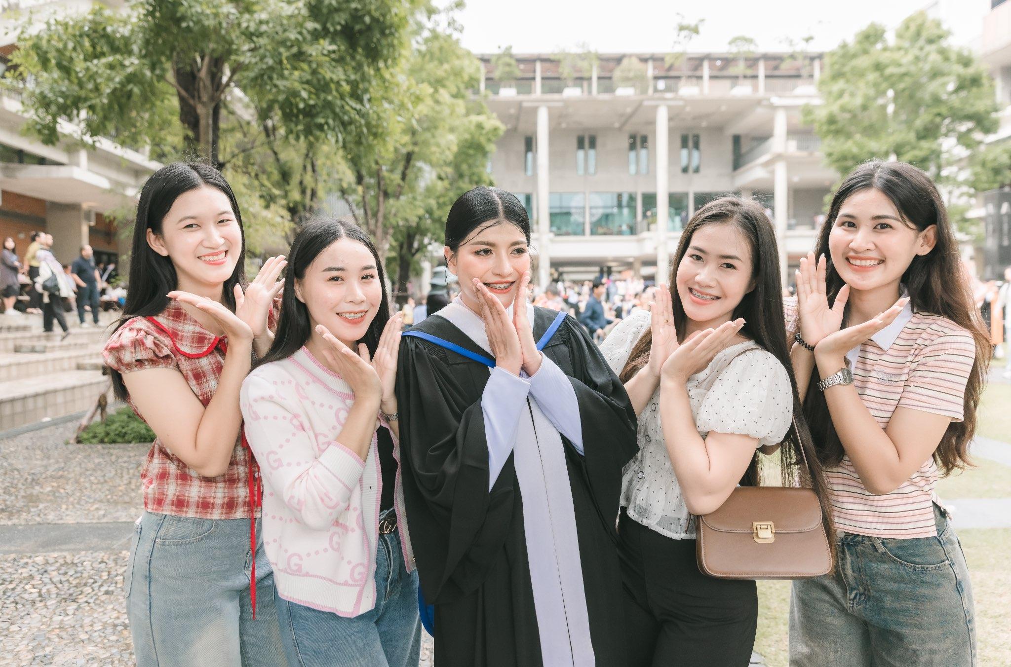 ผลงานรับปริญญา มหาวิทยาลัยมหิดล โดย Castas Fames ภาพที่ 13