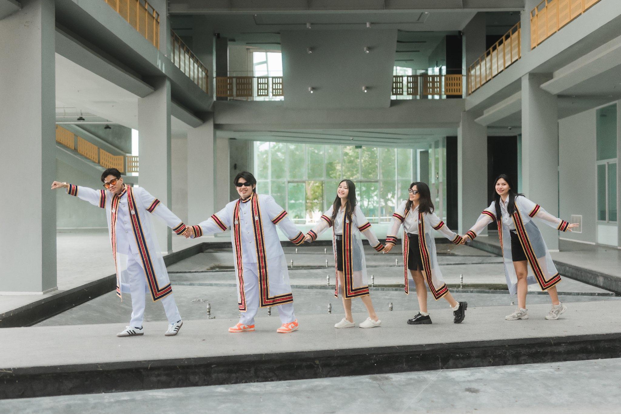ผลงานรับปริญญา มหาวิทยาลัยเทคโนโลยีราชมงคลธัญบุรี โดย Castas Fames ภาพที่ 20