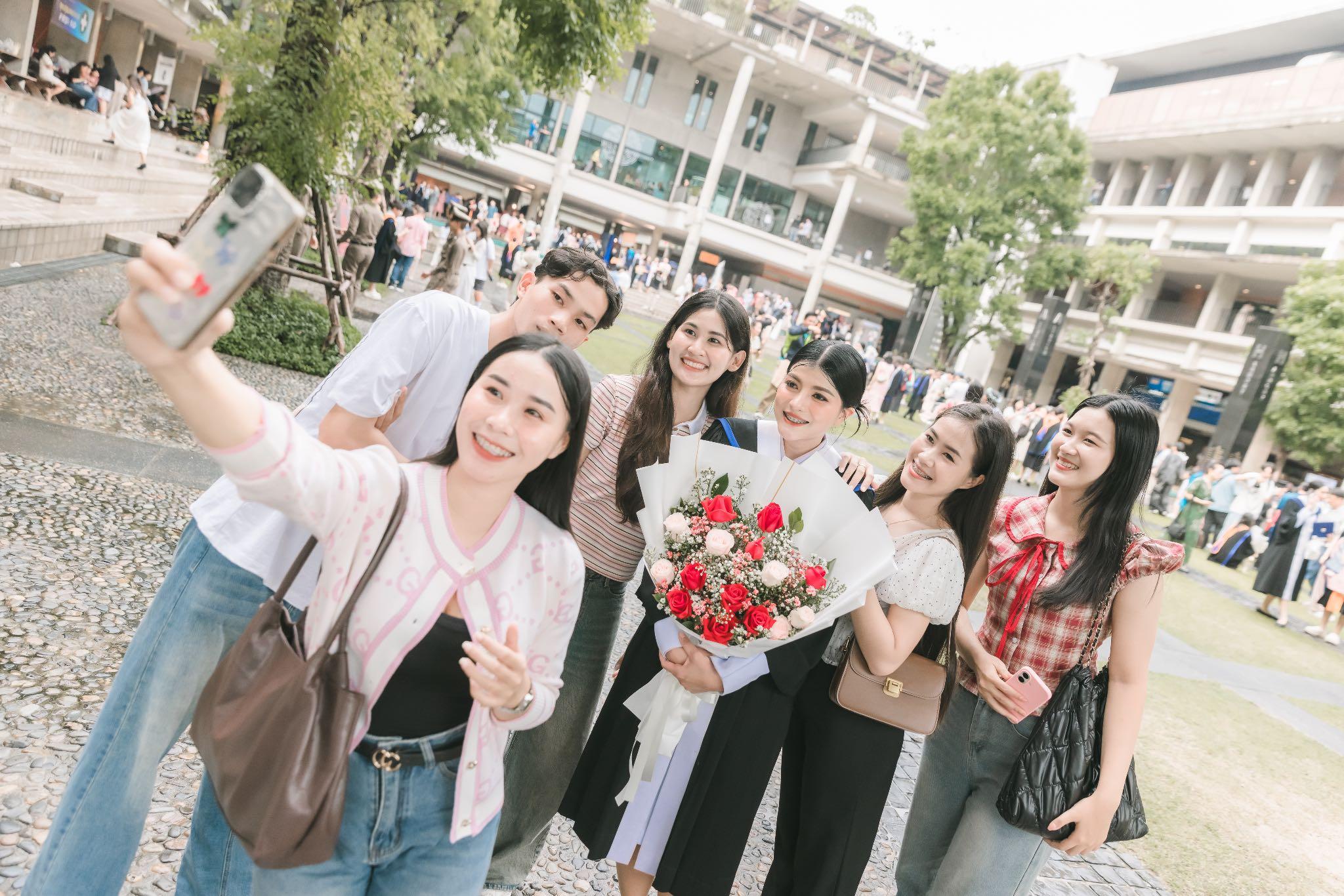ผลงานรับปริญญา มหาวิทยาลัยมหิดล โดย Castas Fames ภาพที่ 14
