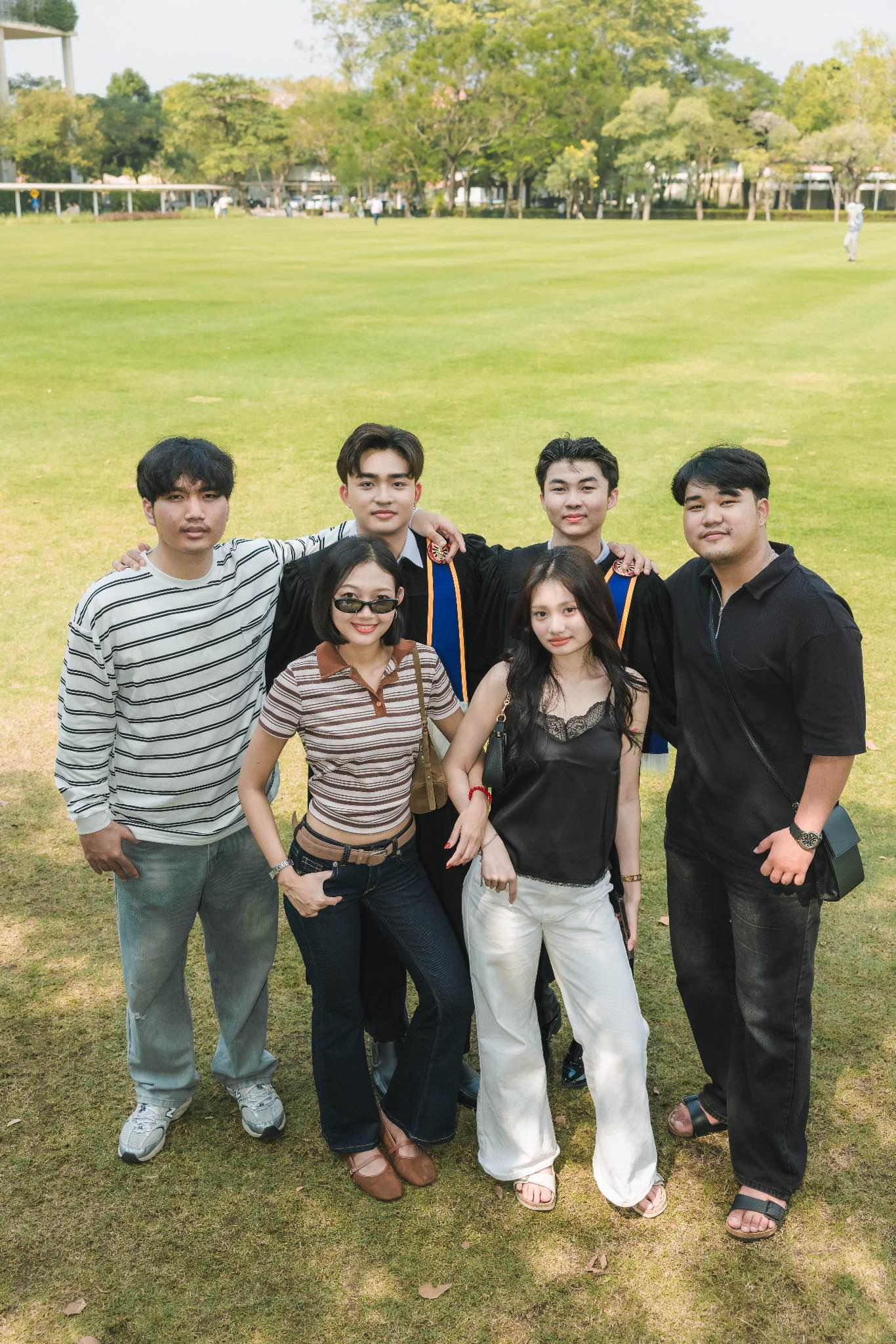 ผลงานรับปริญญา มหาวิทยาลัยธรรมศาสตร์ โดย Castas Fames ภาพที่ 17