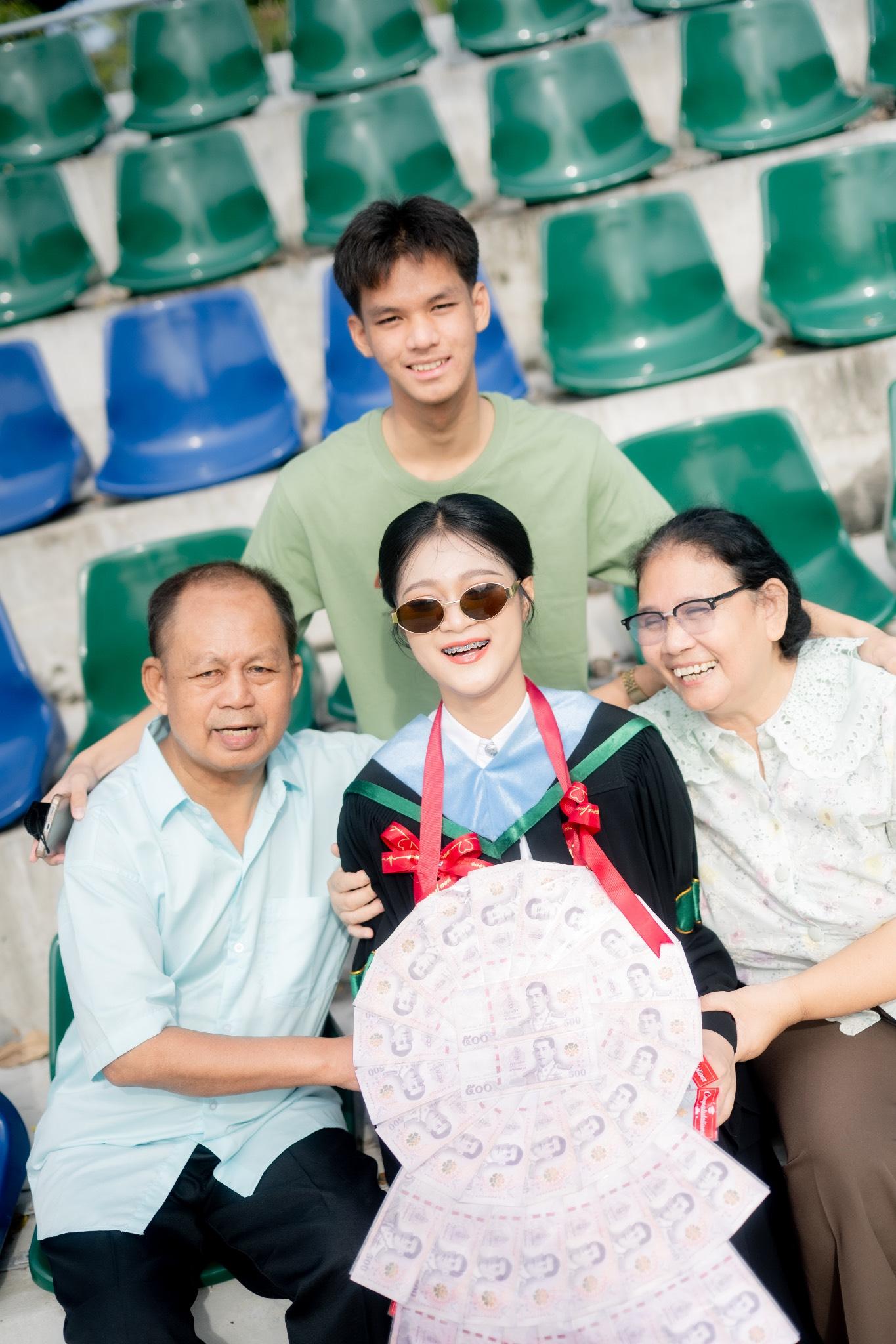 ผลงานรับปริญญา มหาวิทยาลัยราชภัฏเทพสตรี โดย H A N G P h o t o ภาพที่ 8