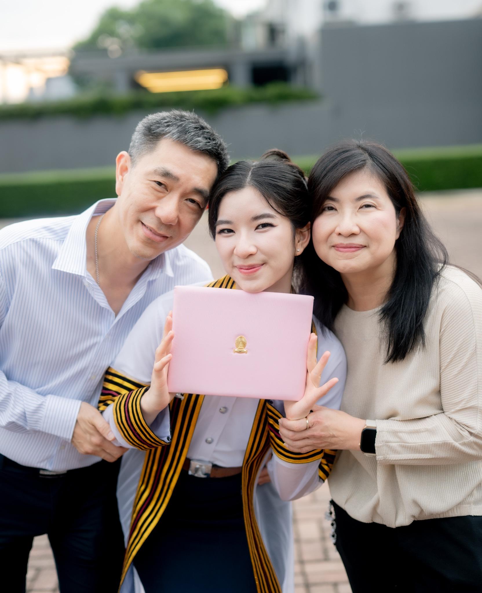 ผลงานรับปริญญา จุฬาลงกรณ์มหาวิทยาลัย โดย H A N G P h o t o ภาพที่ 2