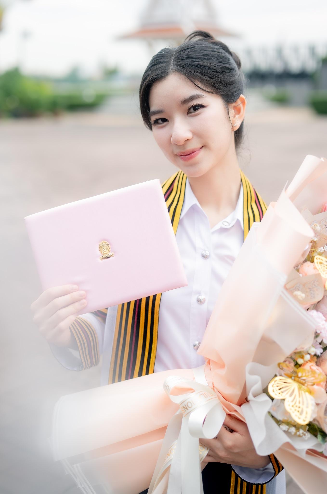 ผลงานรับปริญญา จุฬาลงกรณ์มหาวิทยาลัย โดย H A N G P h o t o ภาพที่ 1