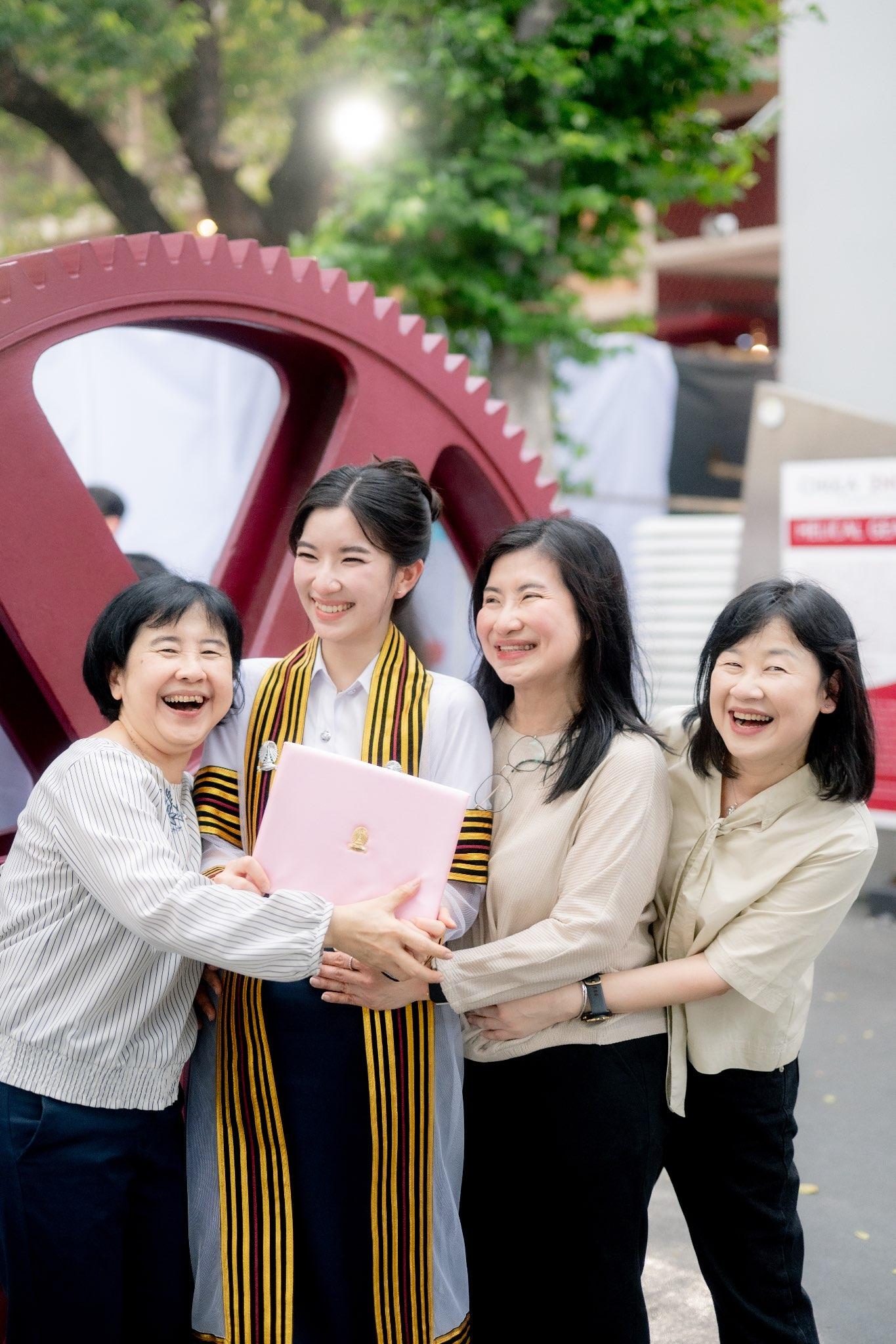 ผลงานรับปริญญา จุฬาลงกรณ์มหาวิทยาลัย โดย H A N G P h o t o ภาพที่ 8