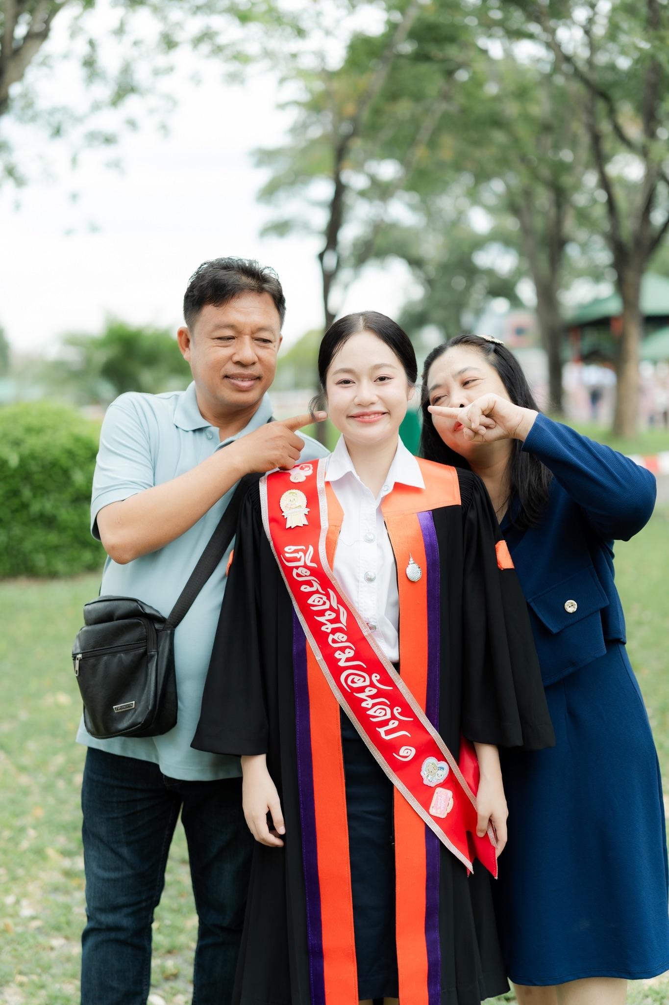 ผลงานรับปริญญา มหาวิทยาลัยวลัยลักษณ์ โดย snaps_dash ภาพที่ 5