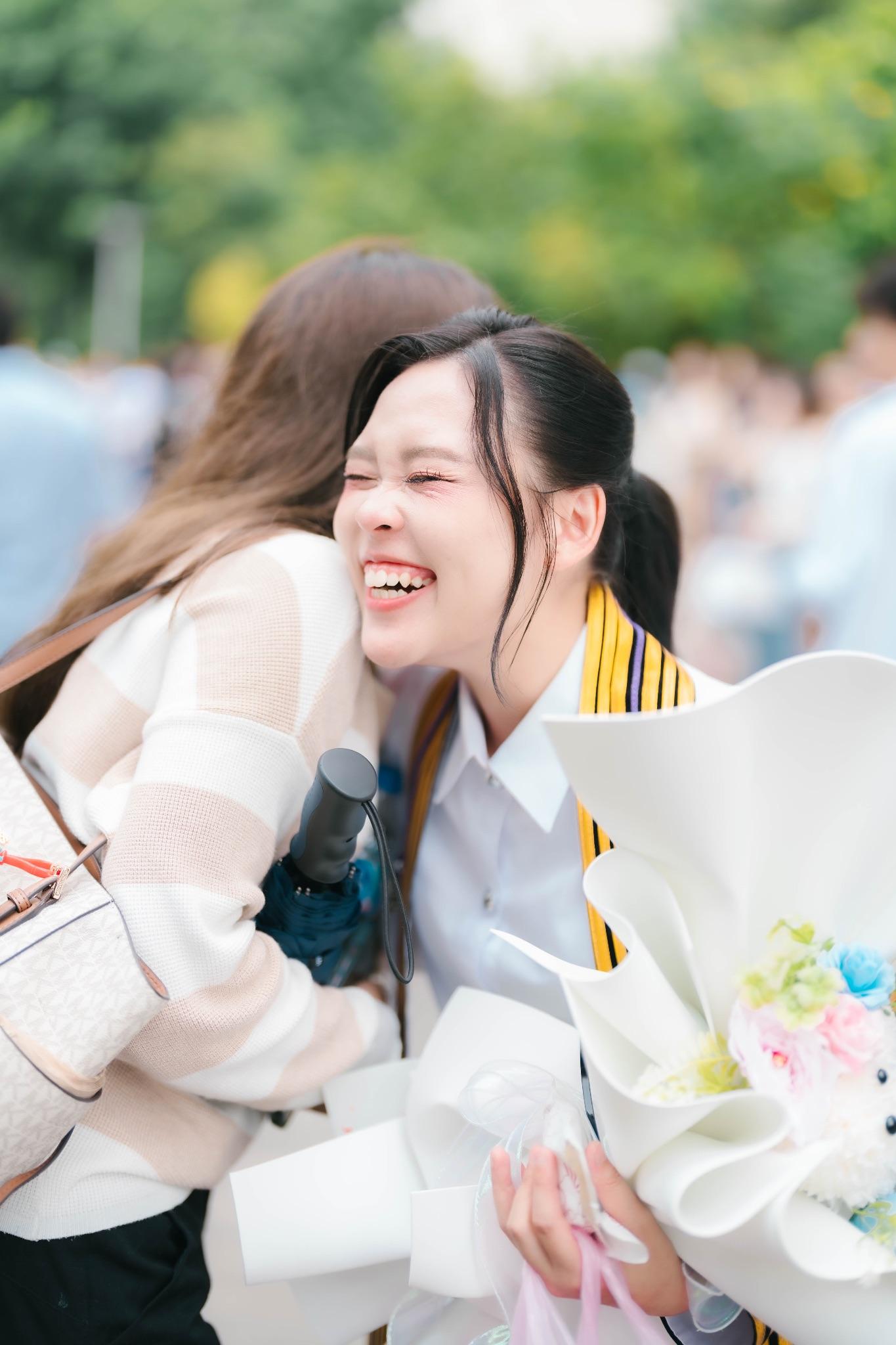 ผลงานรับปริญญา จุฬาลงกรณ์มหาวิทยาลัย โดย favibe__ ภาพที่ 5