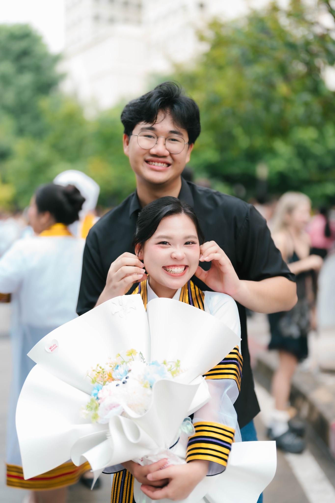 ผลงานรับปริญญา จุฬาลงกรณ์มหาวิทยาลัย โดย favibe__ ภาพที่ 4