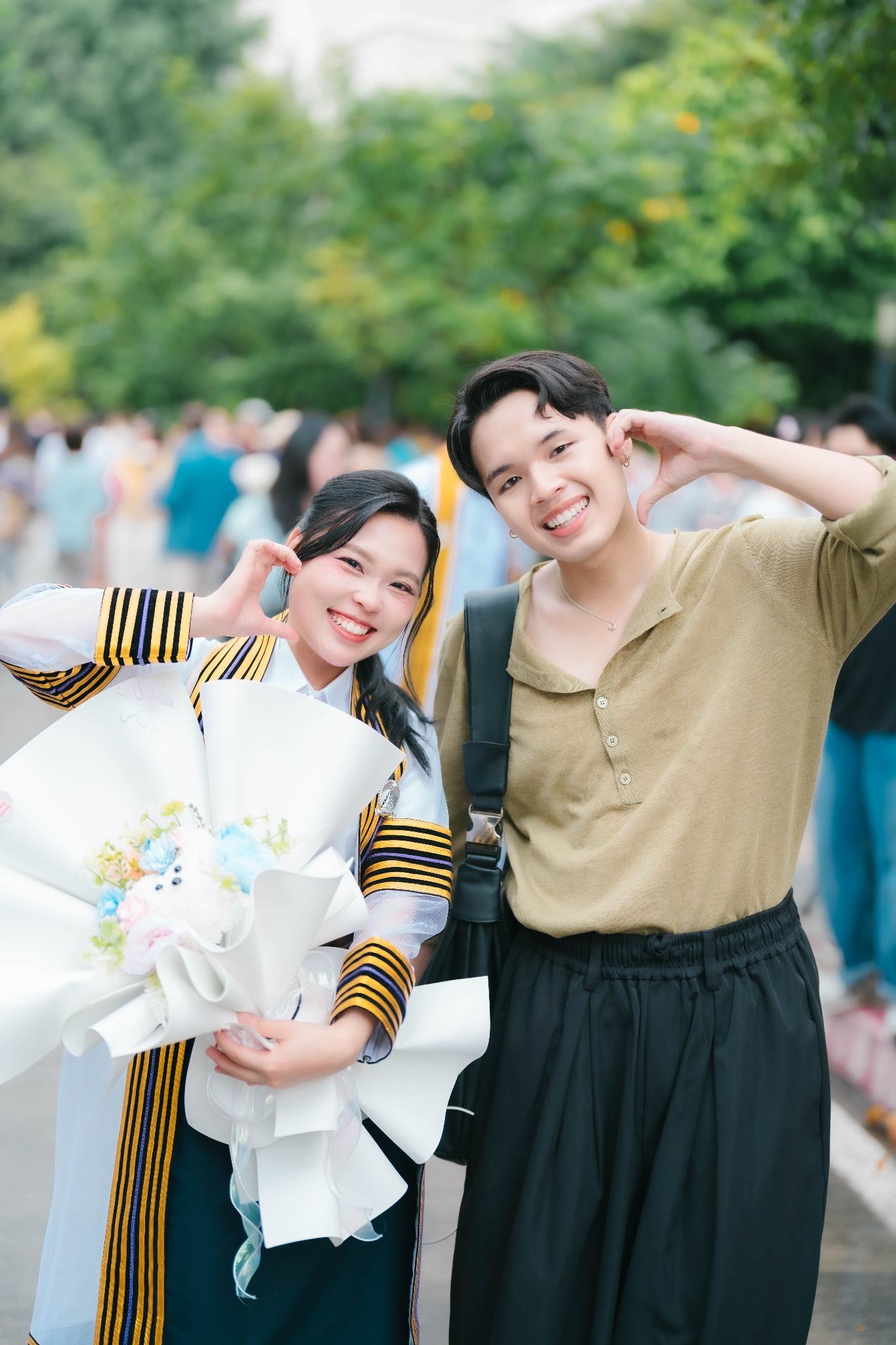 ผลงานรับปริญญา จุฬาลงกรณ์มหาวิทยาลัย โดย favibe__ ภาพที่ 2