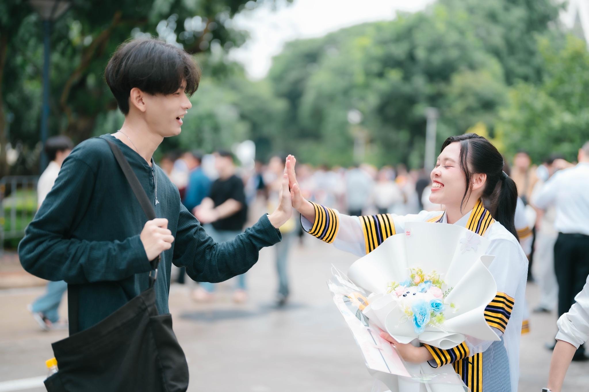 ผลงานรับปริญญา จุฬาลงกรณ์มหาวิทยาลัย โดย favibe__ ภาพที่ 10