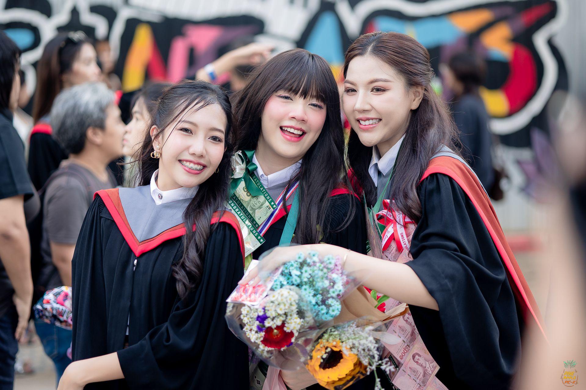 ผลงานรับปริญญา มหาวิทยาลัยศรีนครินทรวิโรฒ โดย Pineapplejib ภาพที่ 8