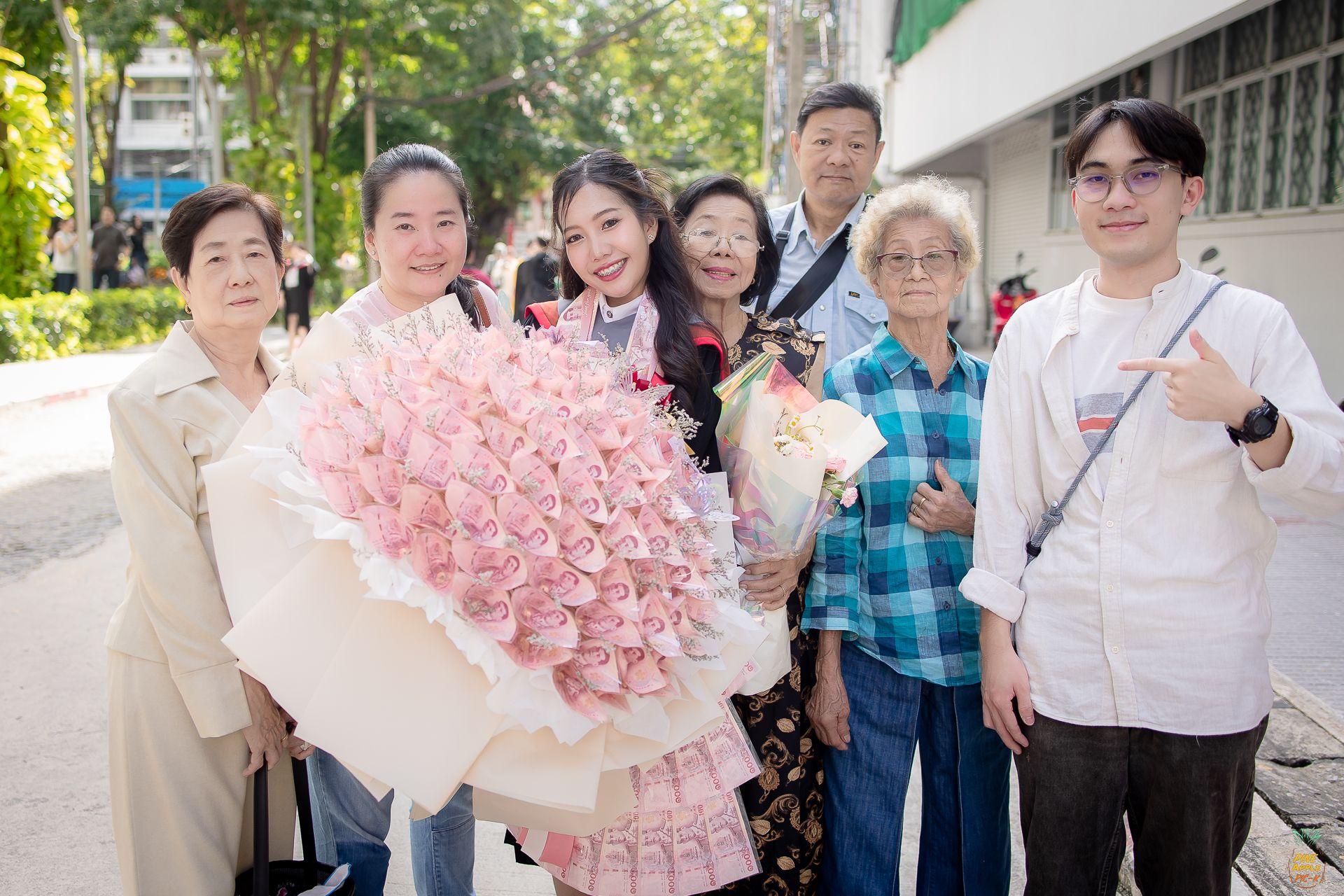 ผลงานรับปริญญา มหาวิทยาลัยศรีนครินทรวิโรฒ โดย Pineapplejib ภาพที่ 1