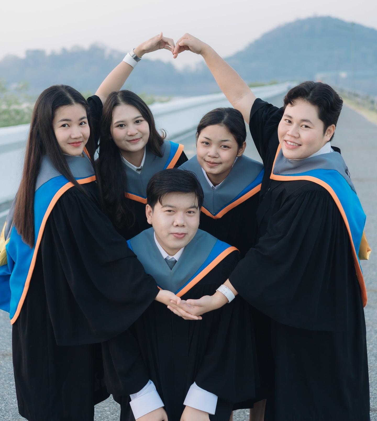 ผลงานรับปริญญา มหาวิทยาลัยบูรพา โดย ตำนักแมวอเมซอน ภาพที่ 7