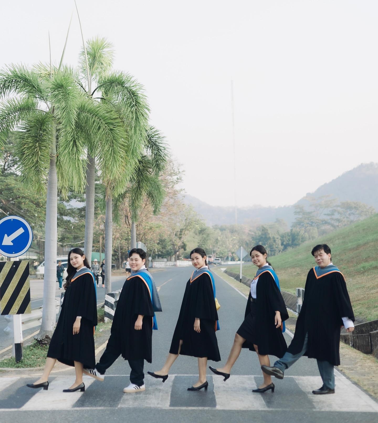 ผลงานรับปริญญา มหาวิทยาลัยบูรพา โดย ตำนักแมวอเมซอน ภาพที่ 9