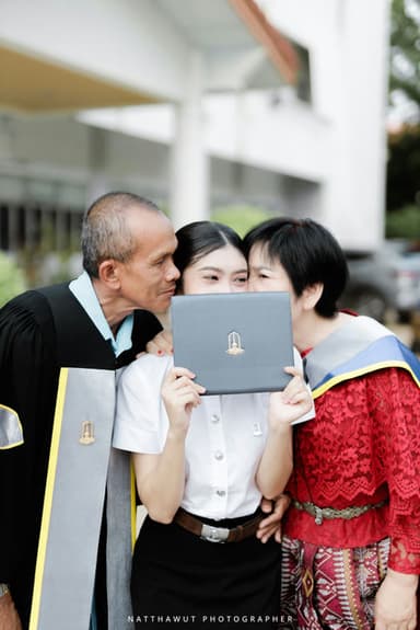 ผลงานรับปริญญา โดย Aj Photographer ภาพที่ 2