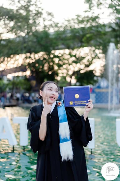 ผลงานรับปริญญา โดย มือถือกล้อง ภาพที่ 1
